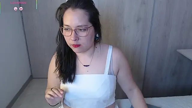 May Carlier online show from October 6, 2025, 11:49 pm