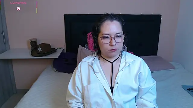 May Carlier online show from October 21, 2025, 3:06 am