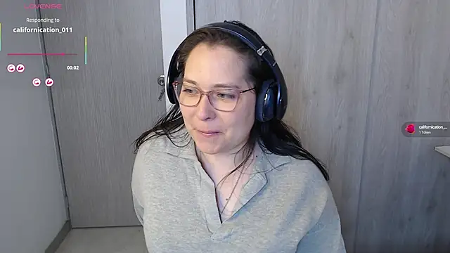 May Carlier online show from October 18, 2025, 8:11 pm