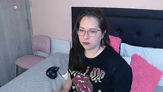 May Carlier online show from September 9, 2025, 1:16 am