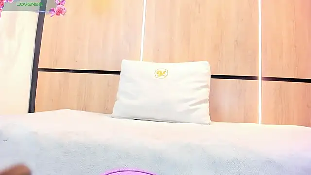 adela chase online show from December 17, 2025, 2:49 am