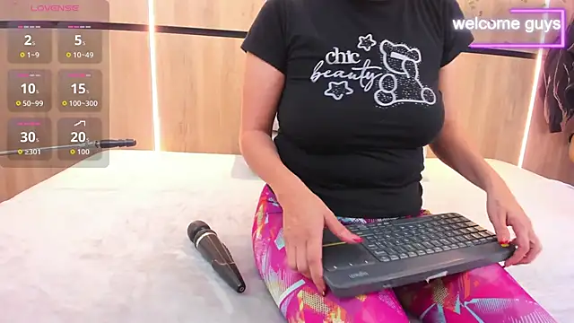 adela chase online show from October 16, 2025, 3:04 am