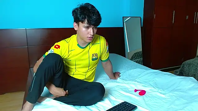 LiamEvans 0 online show from February 11, 2025, 7:48 pm