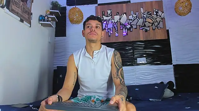 Friendsofeverything  online show from December 5, 2025, 1:43 pm