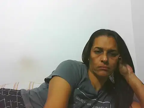 latinbrunettet online show from November 26, 2025, 1:33 pm