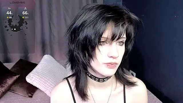 dark vamp  online show from October 2, 2025, 1:03 pm