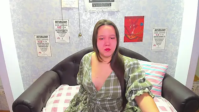 Snapshot of Mira_Karter chatting on March 1, 2025, 2:15 am Mira Karter online show from March 1, 2025, 2:15 am