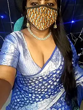 Snapshot of honey-sexy chatting on January 12, 2025, 1:37 pm honey-sexy online show from January 12, 2025, 1:37 pm