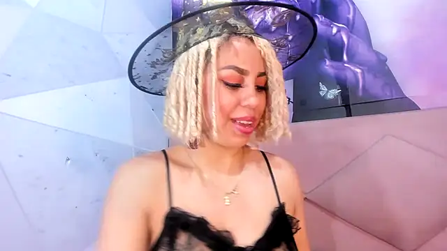 Snapshot of Lucy_White__ chatting on February 10, 2025, 8:31 pm Lucy White online show from February 10, 2025, 8:31 pm