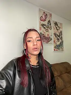 dolcebella online show from October 3, 2025, 2:15 am