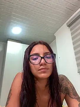 dolcebella online show from March 18, 2025, 7:55 pm