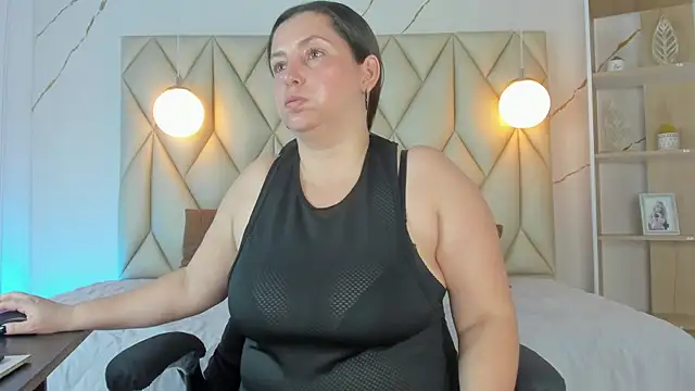 angelswets online show from November 17, 2025, 2:10 pm