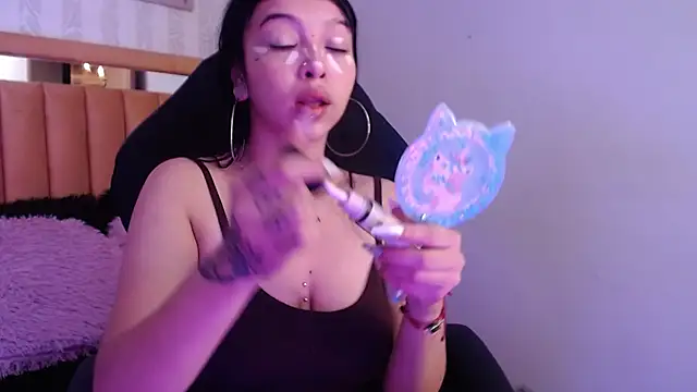 pettit courtny online show from October 30, 2025, 8:06 pm