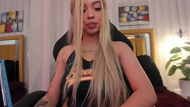 pettit courtny online show from November 27, 2025, 9:48 pm