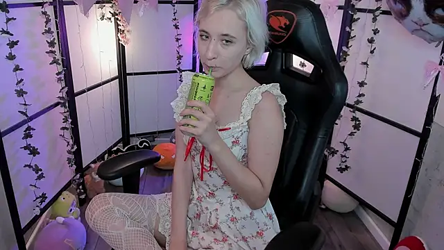 TaylorLunar online show from October 9, 2025, 1:11 pm