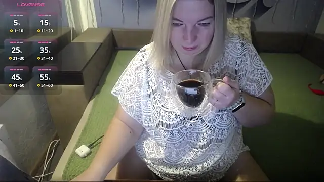 Snapshot of LILIcool chatting on December 4, 2024, 12:52 pm LILIcool online show from December 4, 2024, 12:52 pm