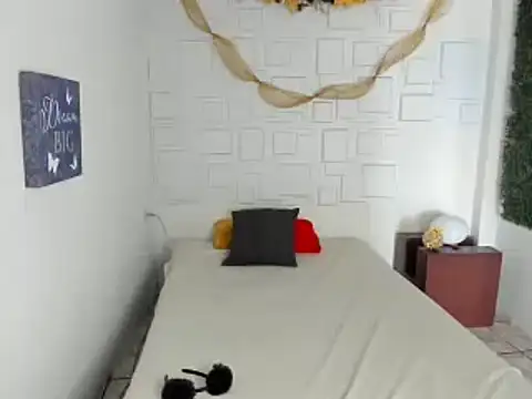 mila cinnamon online show from December 24, 2024, 2:01 pm