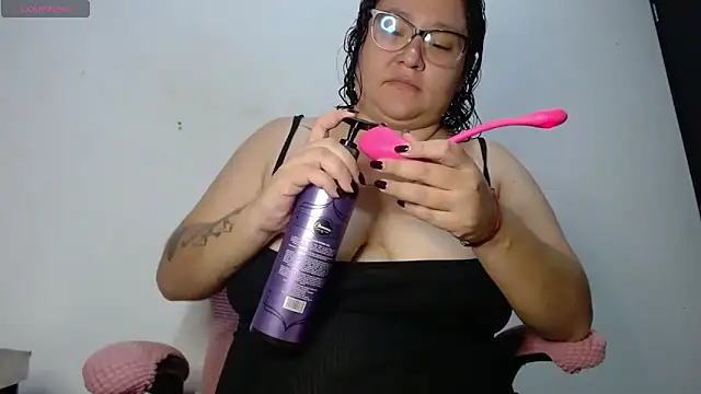 CinnamonCookiez online show from November 15, 2025, 4:05 am