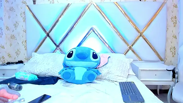 Snapshot of LaurenHu chatting on March 18, 2025, 3:23 am LaurenHu online show from March 18, 2025, 3:23 am