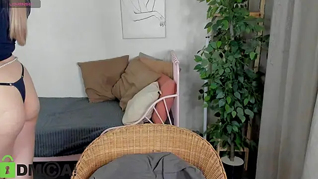 Carol  Cox online show from November 19, 2025, 10:54 pm