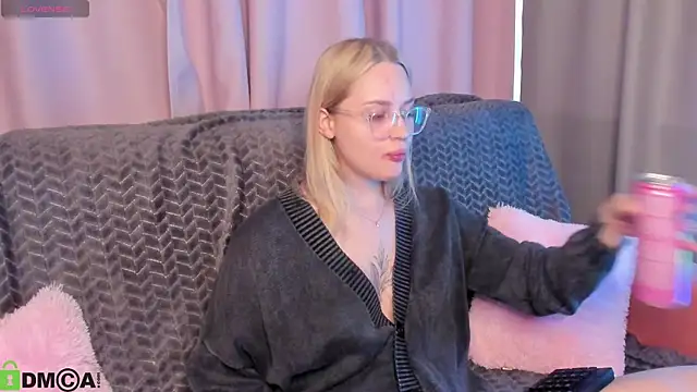 Carol  Cox online show from September 10, 2025, 1:04 am