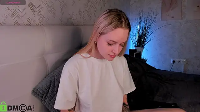 Carol  Cox online show from October 27, 2025, 9:49 pm