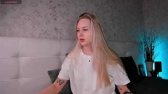 Carol  Cox online show from October 1, 2025, 11:30 pm