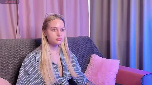 Carol  Cox online show from September 15, 2025, 12:55 am