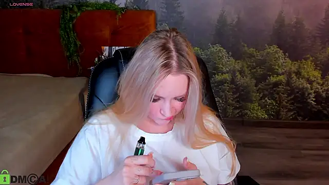 Carol  Cox online show from October 14, 2025, 11:25 pm