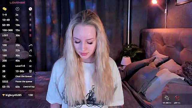 Carol  Cox online show from September 22, 2025, 11:55 pm