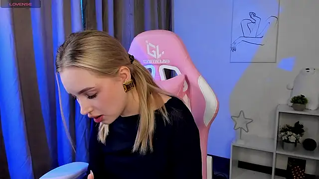 Carol  Cox online show from March 21, 2025, 12:40 am