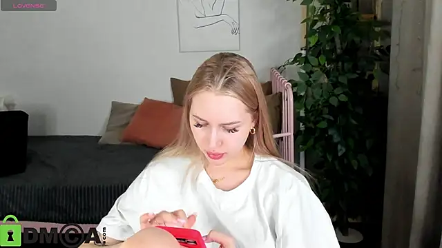 Carol  Cox online show from November 17, 2025, 10:47 pm