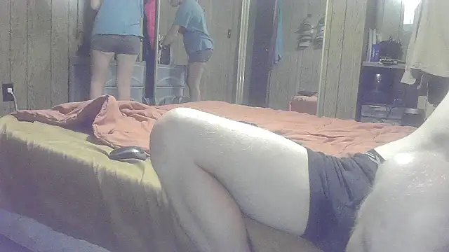 Snapshot of dcockell chatting on April 1, 2026, 2:35 am dcockell online show from April 1, 2026, 2:35 am