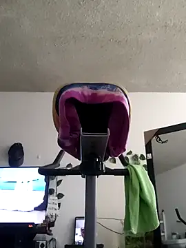 jesicardiente27 online show from April 14, 2026, 2:11 pm