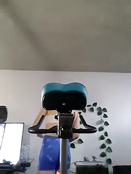 jesicardiente27 online show from December 20, 2025, 2:31 pm