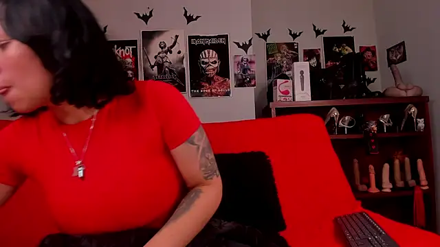 lilith-deveraux online show from May 13, 2026, 2:35 pm