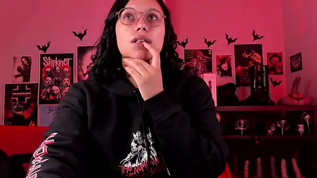 lilith-deveraux online show from April 1, 2026, 2:58 pm