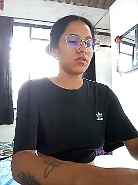 Karii-R online show from October 18, 2025, 4:20 pm