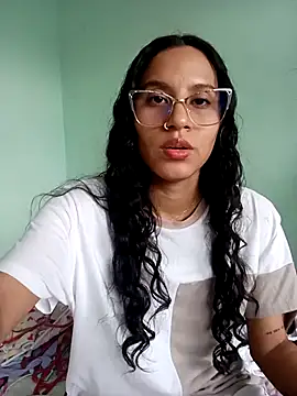 Snapshot of Karii-R chatting on February 21, 2026, 4:31 pm Karii-R online show from February 21, 2026, 4:31 pm