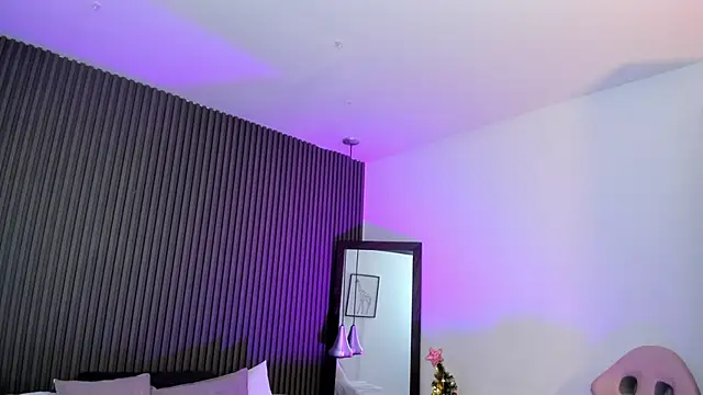 Axel brunette1 online show from December 18, 2025, 7:46 am