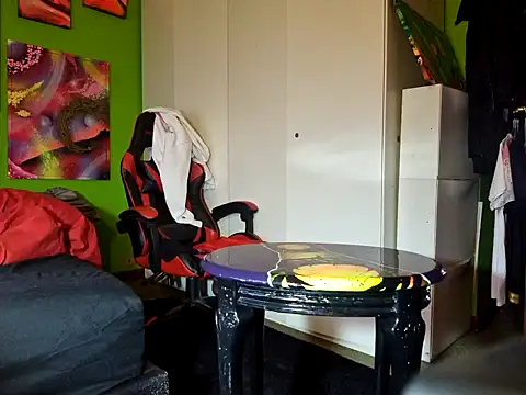 MASTERBULLY online show from September 23, 2025, 4:03 pm