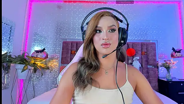 KylieVictoria online show from October 20, 2025, 4:25 am