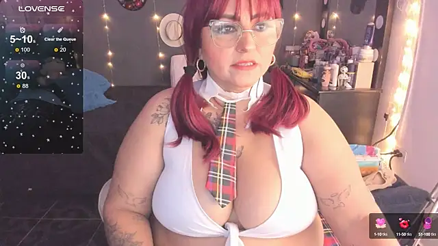 Snapshot of Ivonnee__ chatting on February 21, 2025, 2:17 am Ivonnee   online show from February 21, 2025, 2:17 am