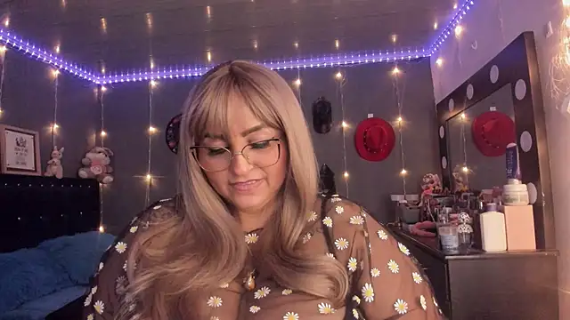 Snapshot of Ivonnee__ chatting on February 9, 2025, 7:26 am Ivonnee   online show from February 9, 2025, 7:26 am