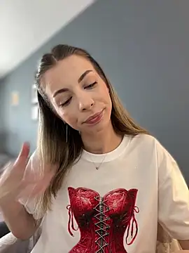 Mia Ethan online show from June 5, 2026, 7:25 am