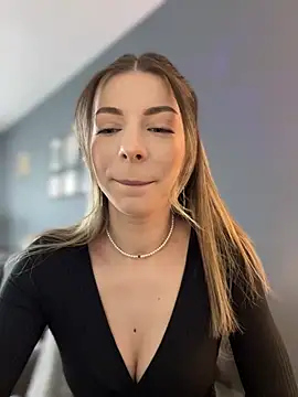Mia Ethan online show from May 24, 2026, 9:42 am
