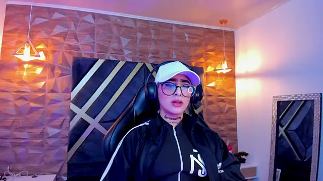 Alahia Dangelo online show from October 3, 2025, 11:45 am