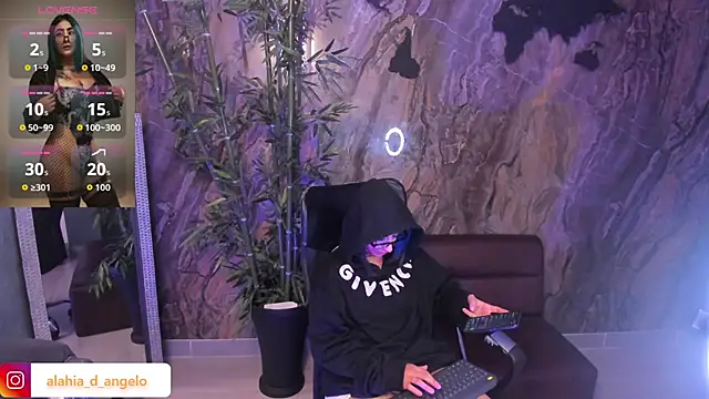 Snapshot of Alahia_Dangelo chatting on February 22, 2026, 6:49 am Alahia Dangelo online show from February 22, 2026, 6:49 am