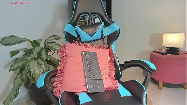  maria foxx  online show from May 22, 2026, 5:44 pm