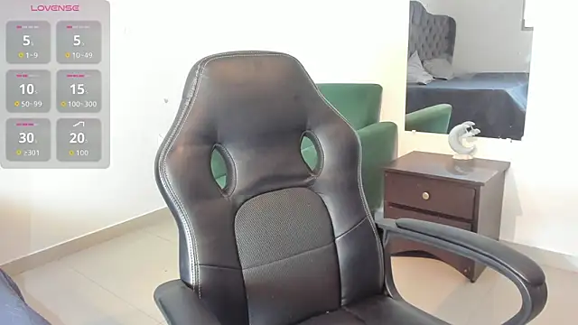  maria foxx  online show from October 30, 2025, 6:27 pm